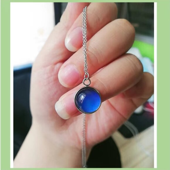 Mood Necklace - Color Changing - Picture 4 of 4